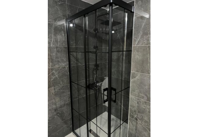 Grid Siyah Duşakabin