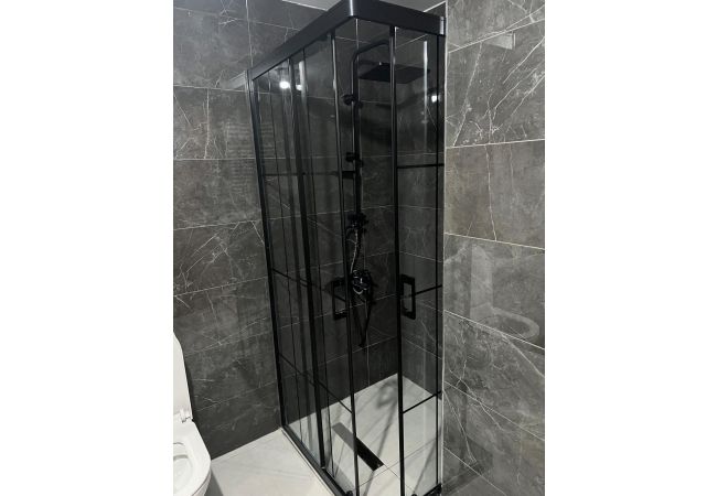 Grid Siyah Duşakabin